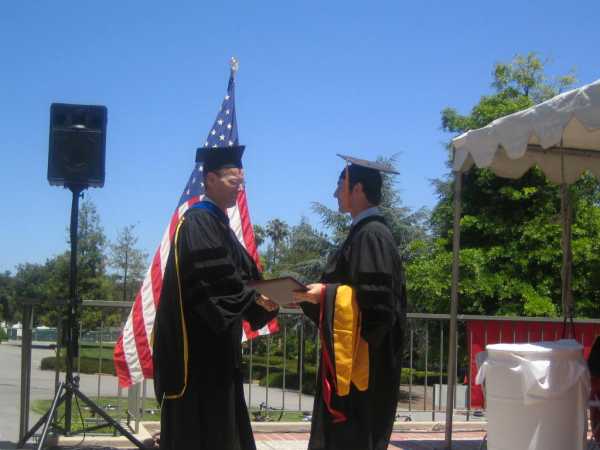 Grad 044.jpg 6/18/2006 5:58:24 PM